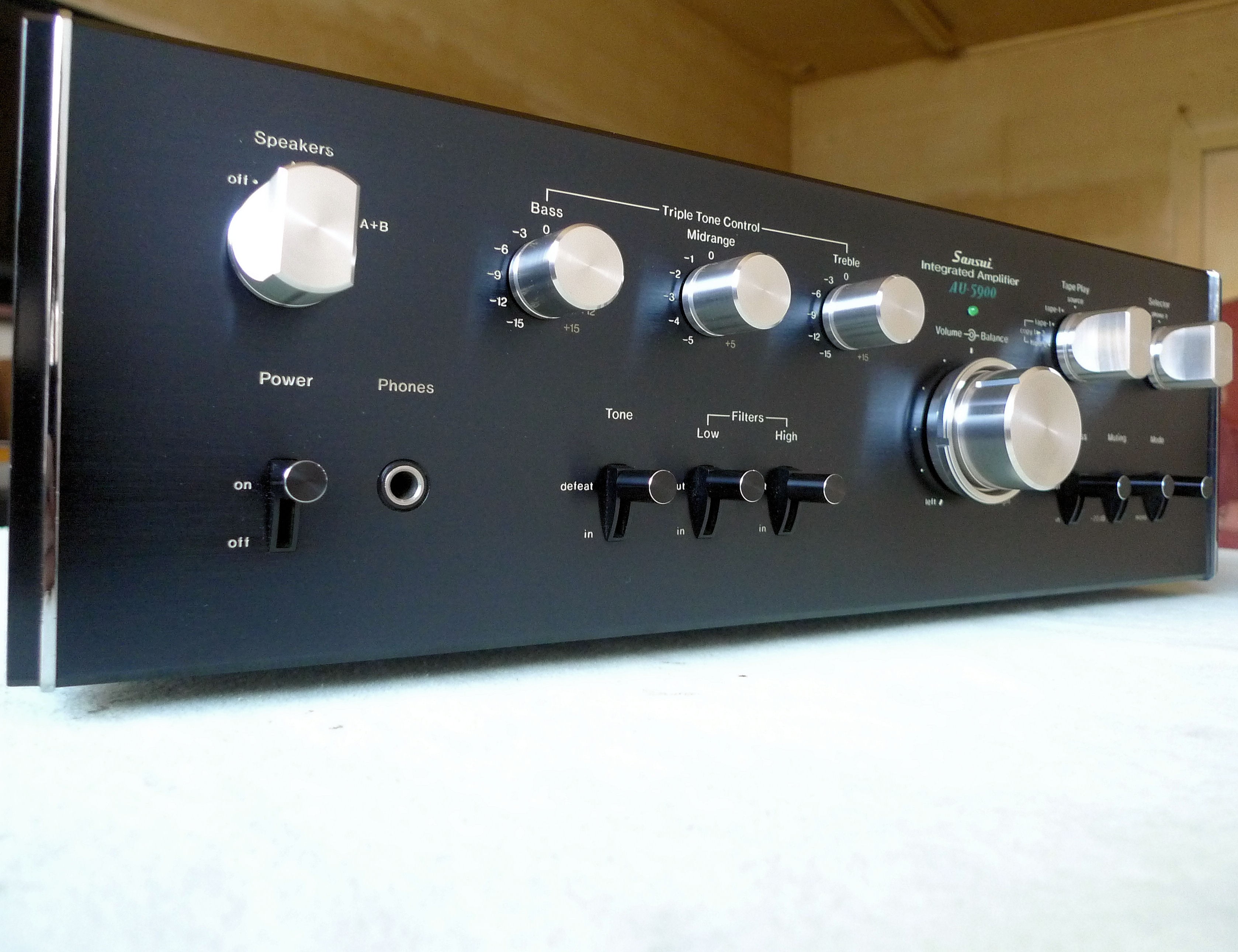 Ampli préampli intégré vintage Sansui AU-5900 SSP 2x45 Watts
